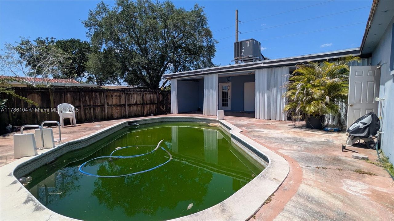 Recently Sold: $495,000 (3 beds, 2 baths, 1696 Square Feet)