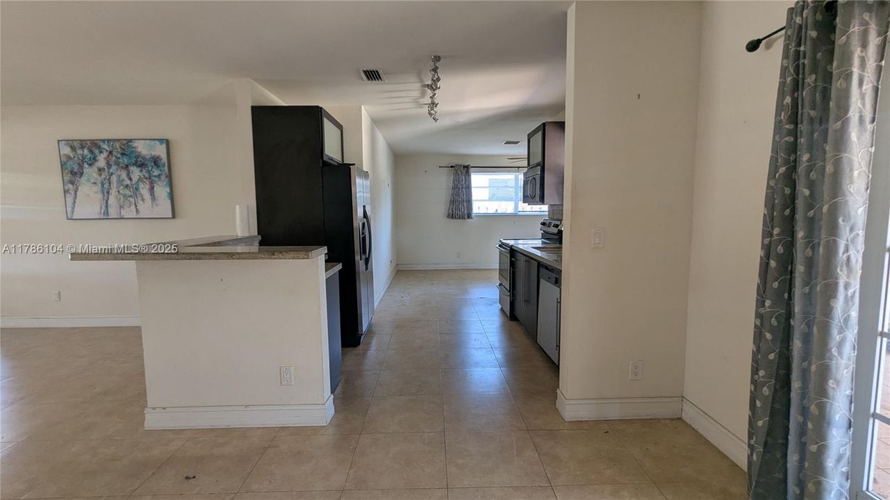 Recently Sold: $495,000 (3 beds, 2 baths, 1696 Square Feet)