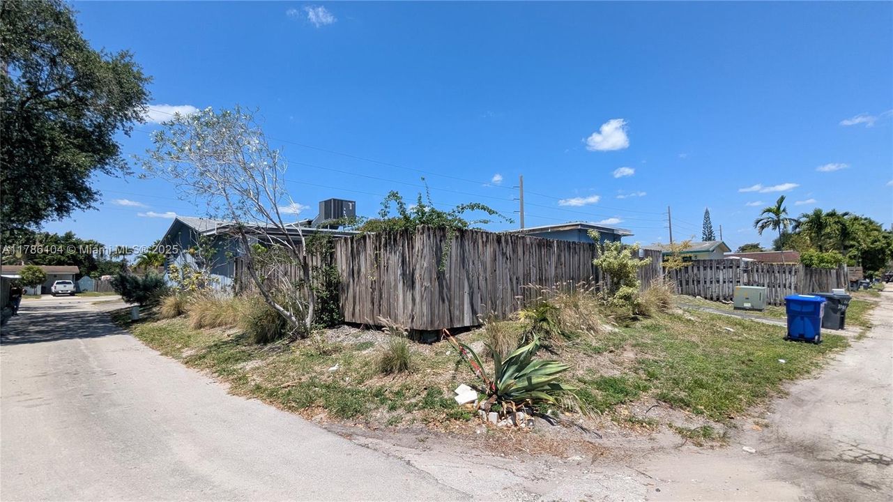 Recently Sold: $495,000 (3 beds, 2 baths, 1696 Square Feet)