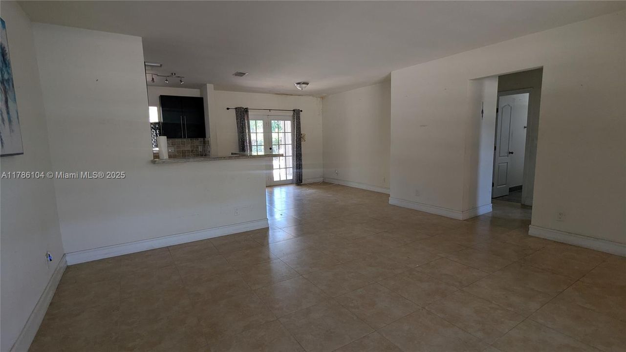 Recently Sold: $495,000 (3 beds, 2 baths, 1696 Square Feet)