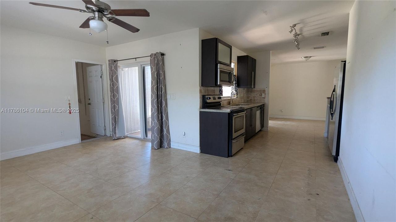 Recently Sold: $495,000 (3 beds, 2 baths, 1696 Square Feet)