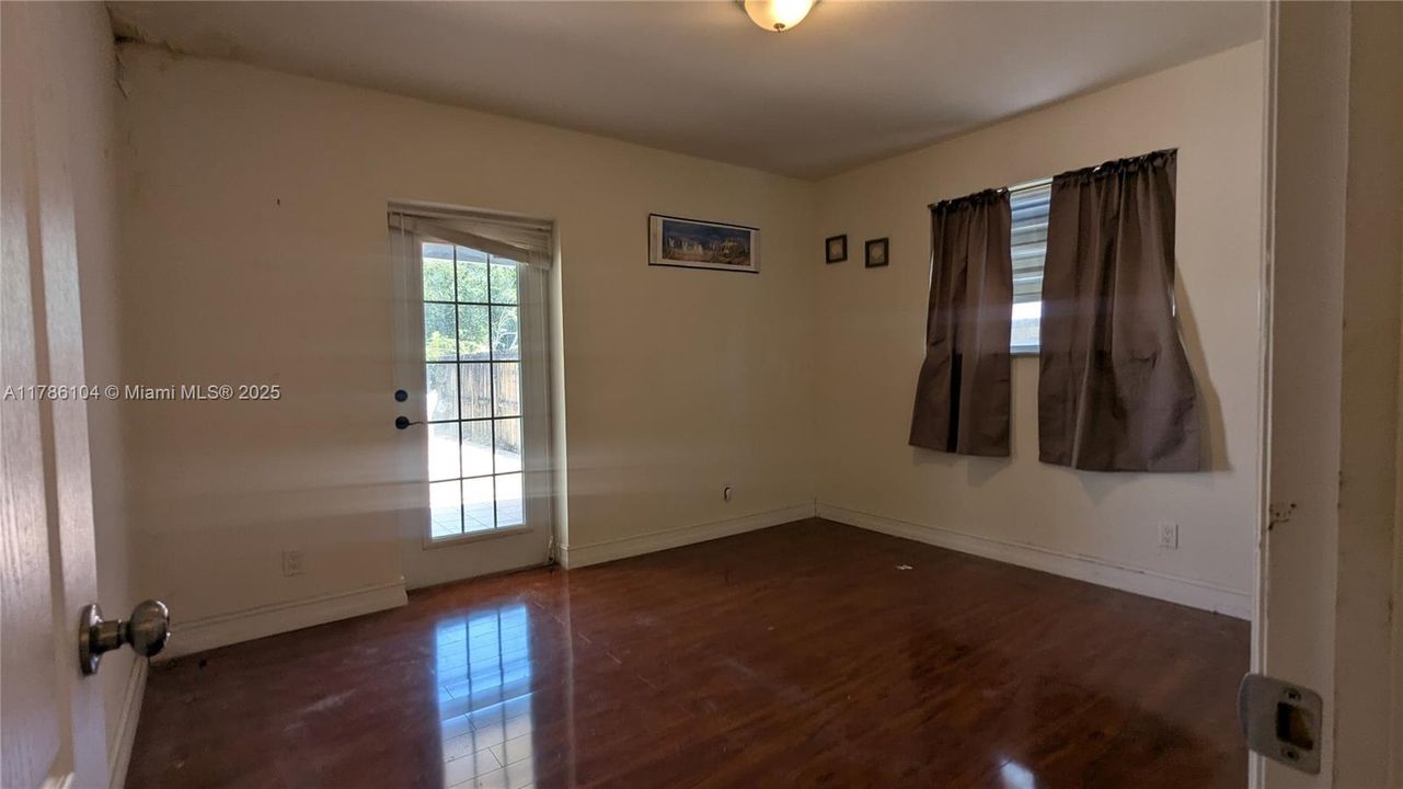 Recently Sold: $495,000 (3 beds, 2 baths, 1696 Square Feet)