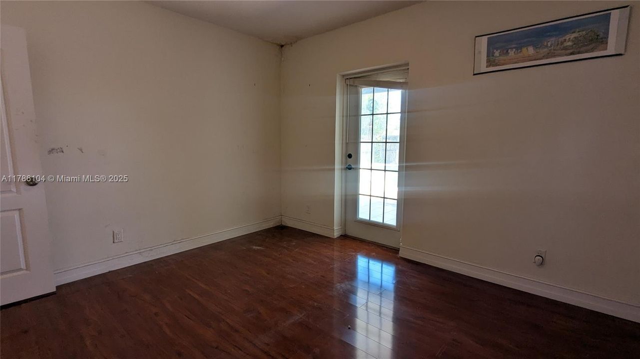 Recently Sold: $495,000 (3 beds, 2 baths, 1696 Square Feet)