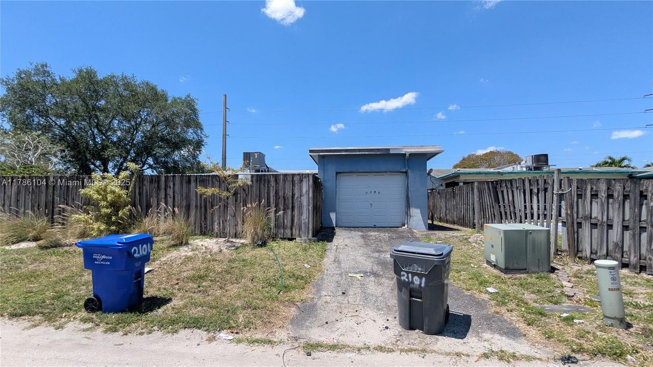 Recently Sold: $495,000 (3 beds, 2 baths, 1696 Square Feet)