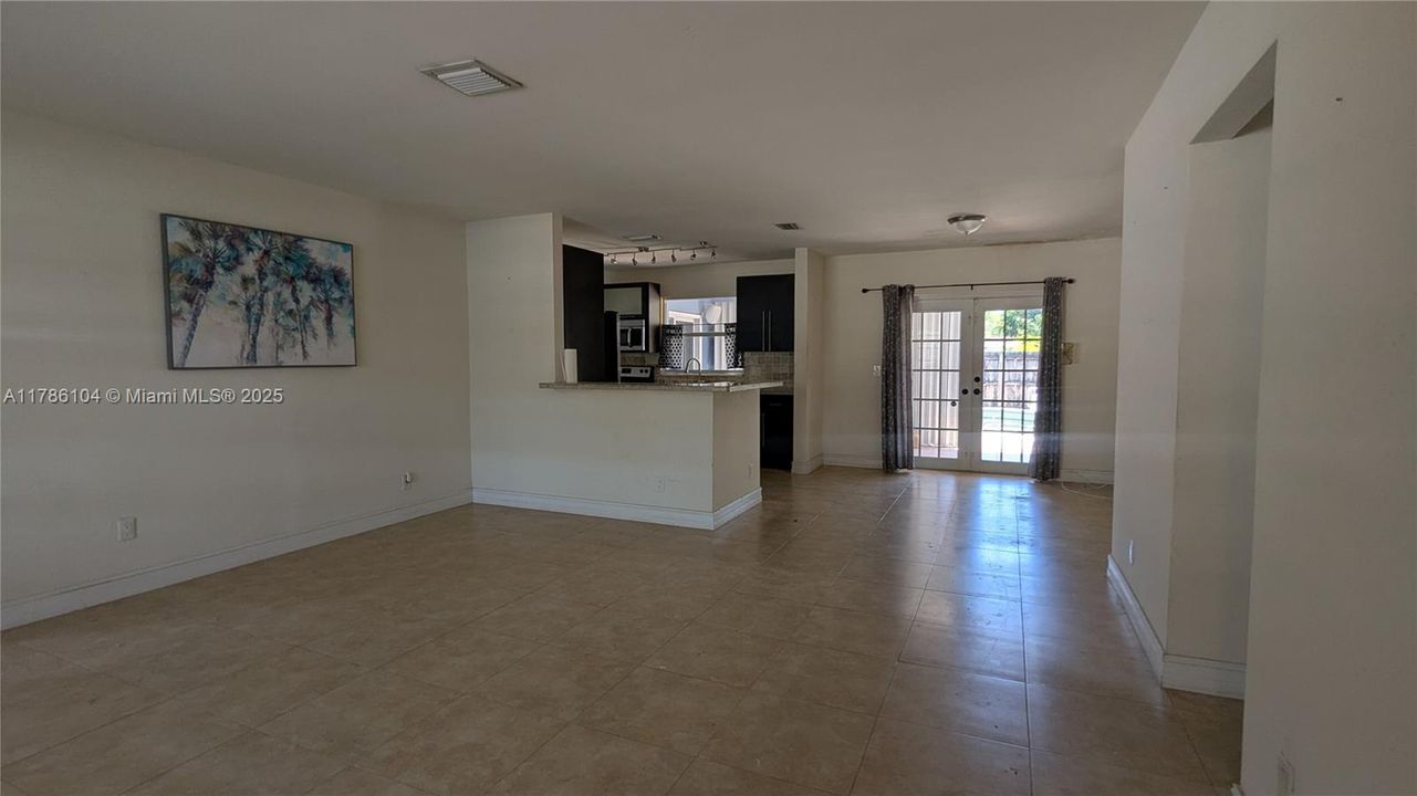 Recently Sold: $495,000 (3 beds, 2 baths, 1696 Square Feet)