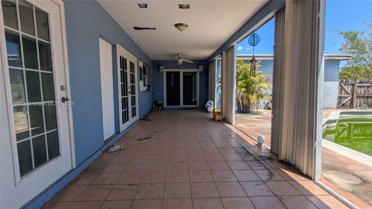 Recently Sold: $495,000 (3 beds, 2 baths, 1696 Square Feet)