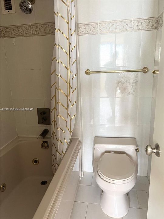 For Sale: $345,000 (1 beds, 1 baths, 840 Square Feet)