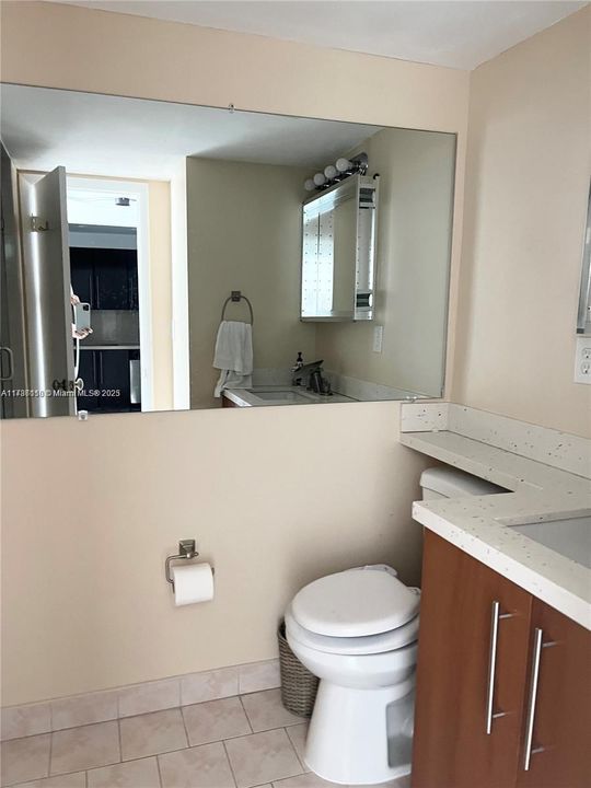 For Sale: $345,000 (1 beds, 1 baths, 840 Square Feet)