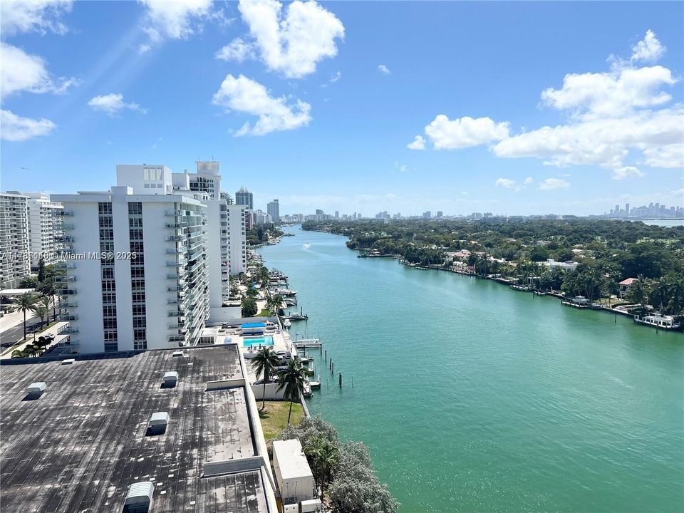 For Sale: $345,000 (1 beds, 1 baths, 840 Square Feet)