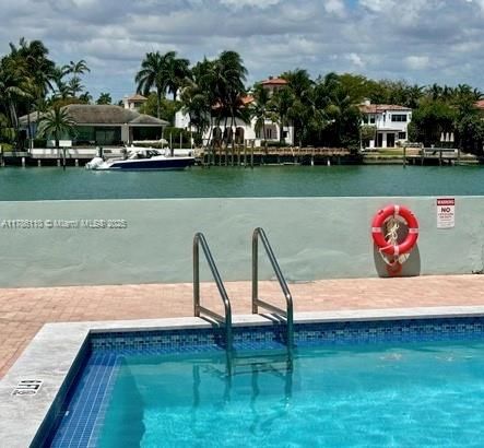 For Sale: $345,000 (1 beds, 1 baths, 840 Square Feet)