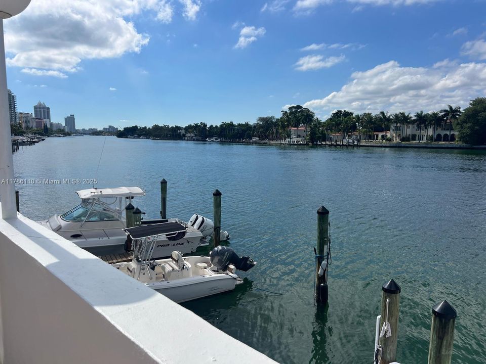 For Sale: $345,000 (1 beds, 1 baths, 840 Square Feet)