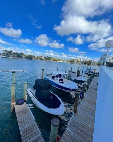 For Sale: $345,000 (1 beds, 1 baths, 840 Square Feet)