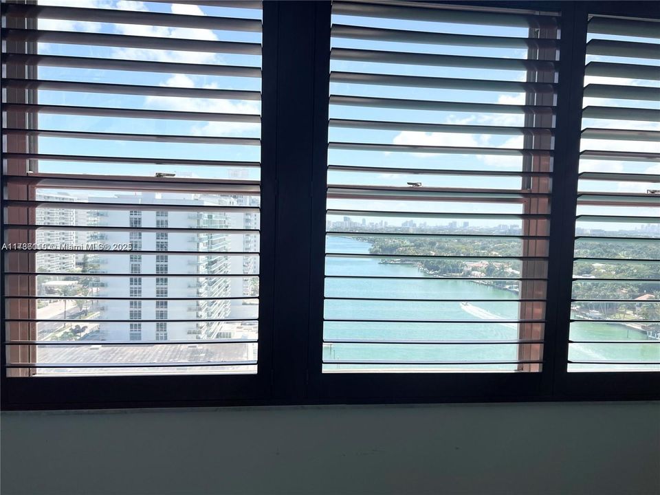 For Sale: $345,000 (1 beds, 1 baths, 840 Square Feet)