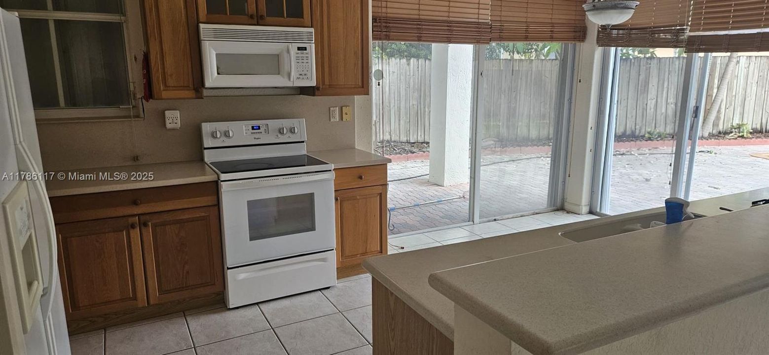 Recientemente alquilado: $4,200 (4 camas, 2 baños, 2310 Pies cuadrados)