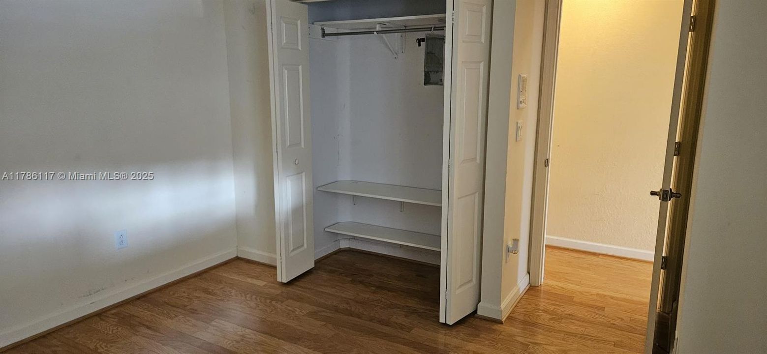 Recientemente alquilado: $4,200 (4 camas, 2 baños, 2310 Pies cuadrados)