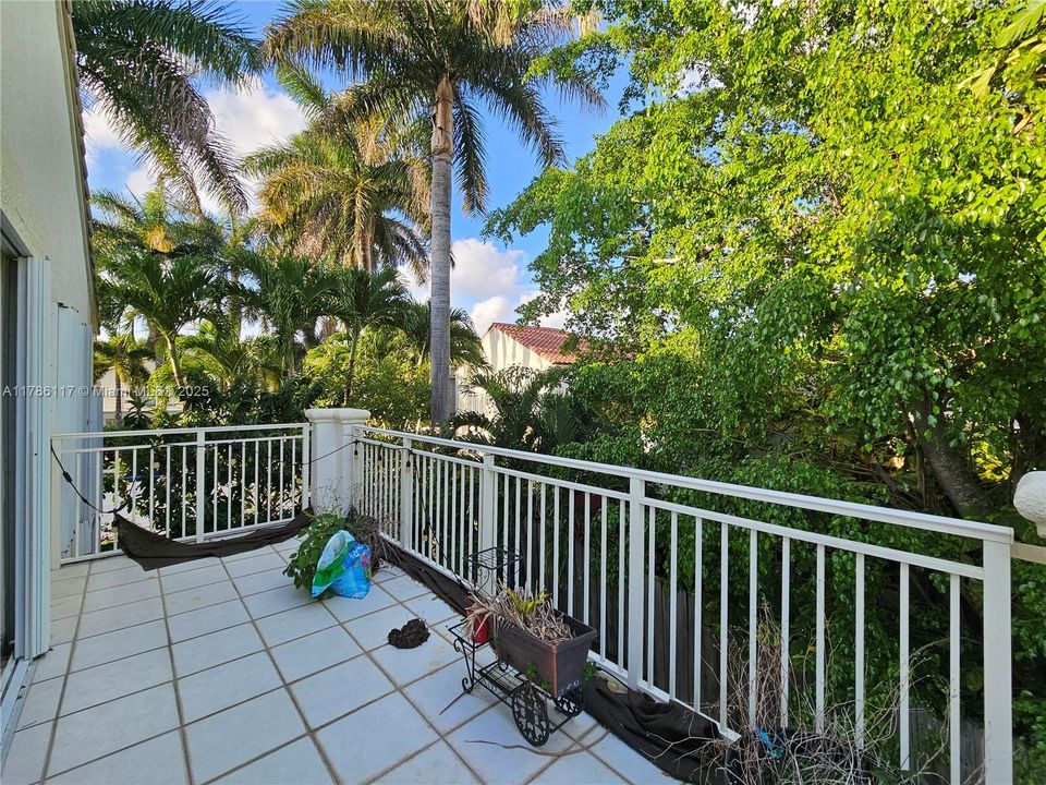 Recientemente alquilado: $4,200 (4 camas, 2 baños, 2310 Pies cuadrados)