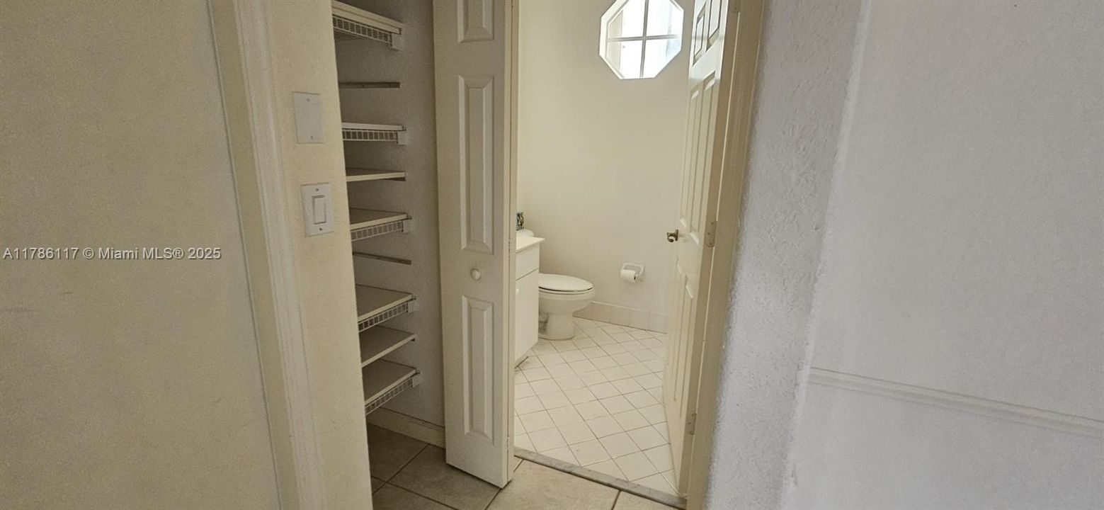 Recientemente alquilado: $4,200 (4 camas, 2 baños, 2310 Pies cuadrados)