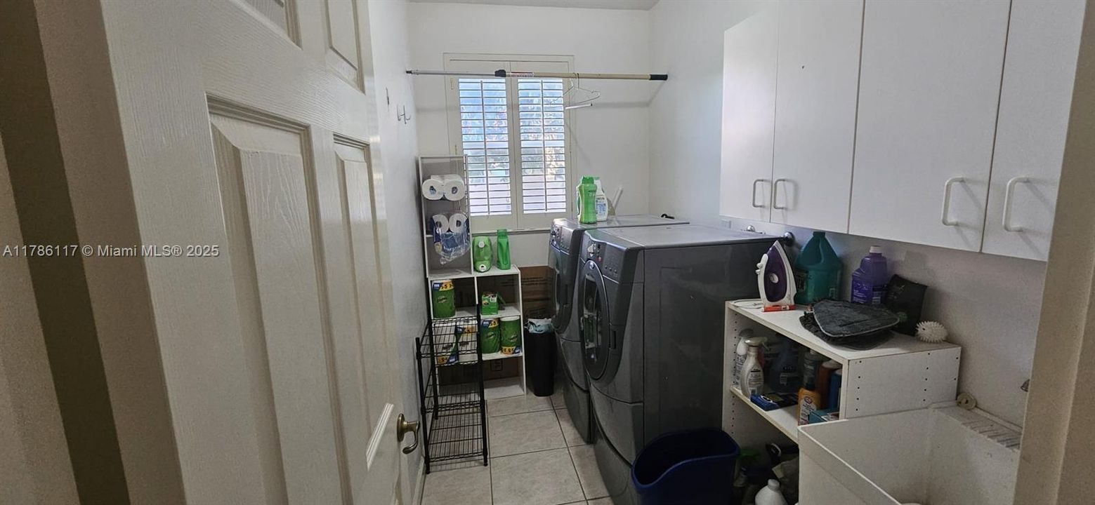 Recientemente alquilado: $4,200 (4 camas, 2 baños, 2310 Pies cuadrados)