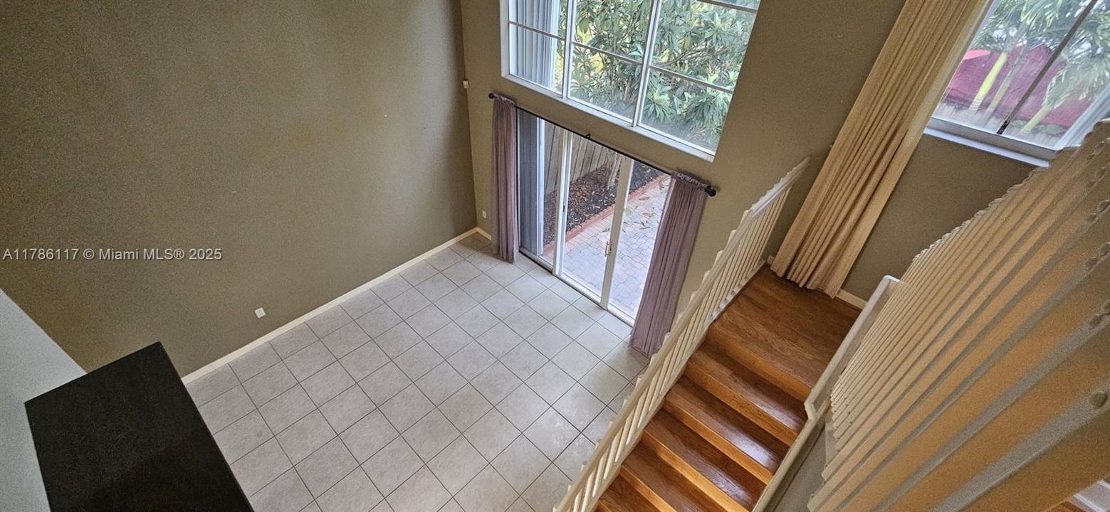 Recientemente alquilado: $4,200 (4 camas, 2 baños, 2310 Pies cuadrados)