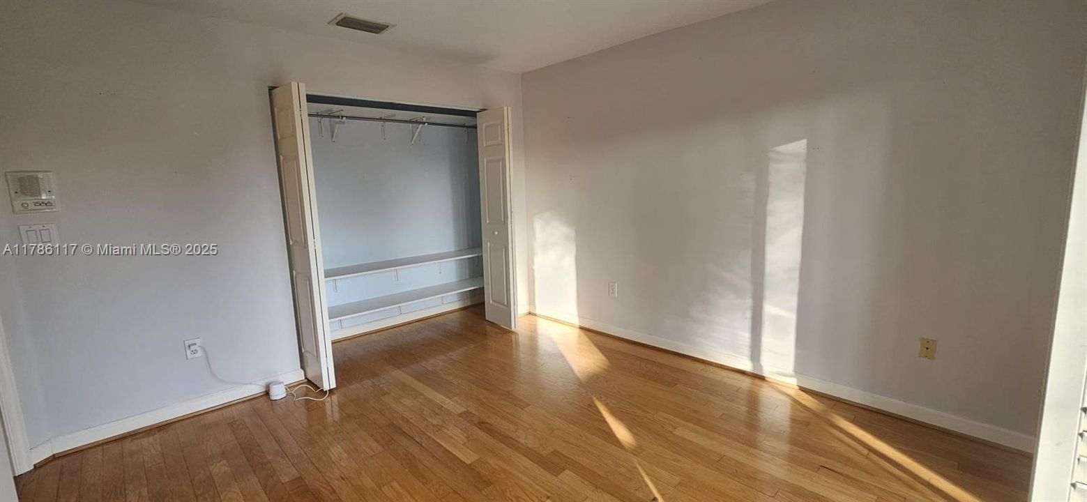 Recientemente alquilado: $4,200 (4 camas, 2 baños, 2310 Pies cuadrados)