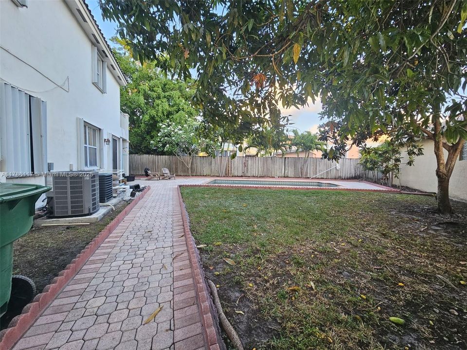 Recientemente alquilado: $4,200 (4 camas, 2 baños, 2310 Pies cuadrados)