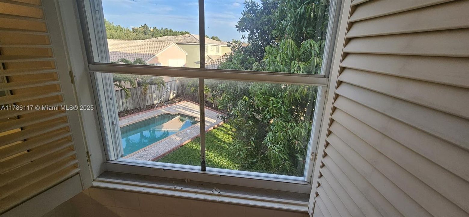 Recientemente alquilado: $4,200 (4 camas, 2 baños, 2310 Pies cuadrados)