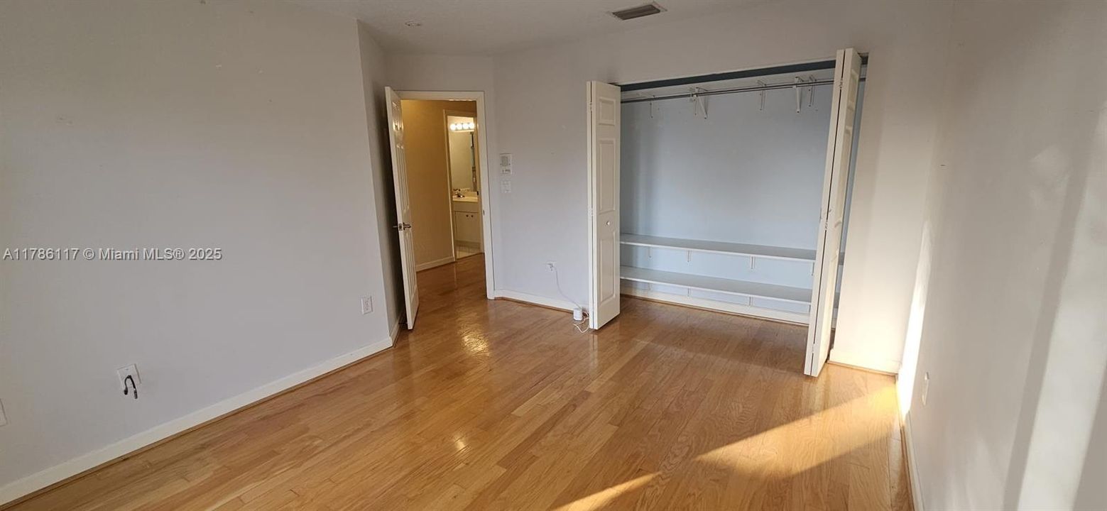 Recientemente alquilado: $4,200 (4 camas, 2 baños, 2310 Pies cuadrados)