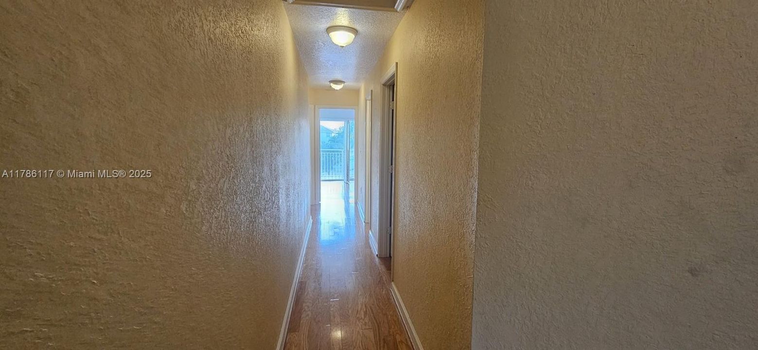 Recientemente alquilado: $4,200 (4 camas, 2 baños, 2310 Pies cuadrados)