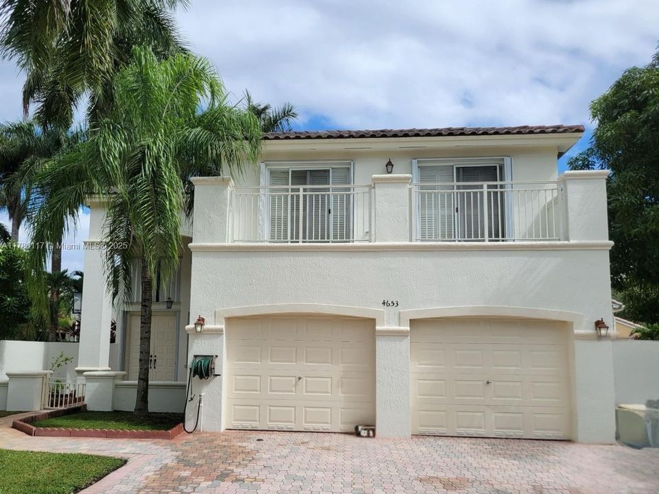 Recientemente alquilado: $4,200 (4 camas, 2 baños, 2310 Pies cuadrados)