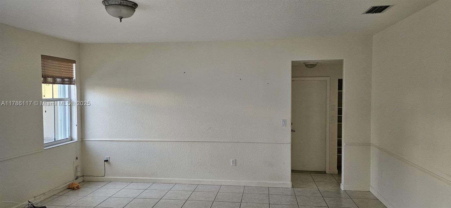 Recientemente alquilado: $4,200 (4 camas, 2 baños, 2310 Pies cuadrados)