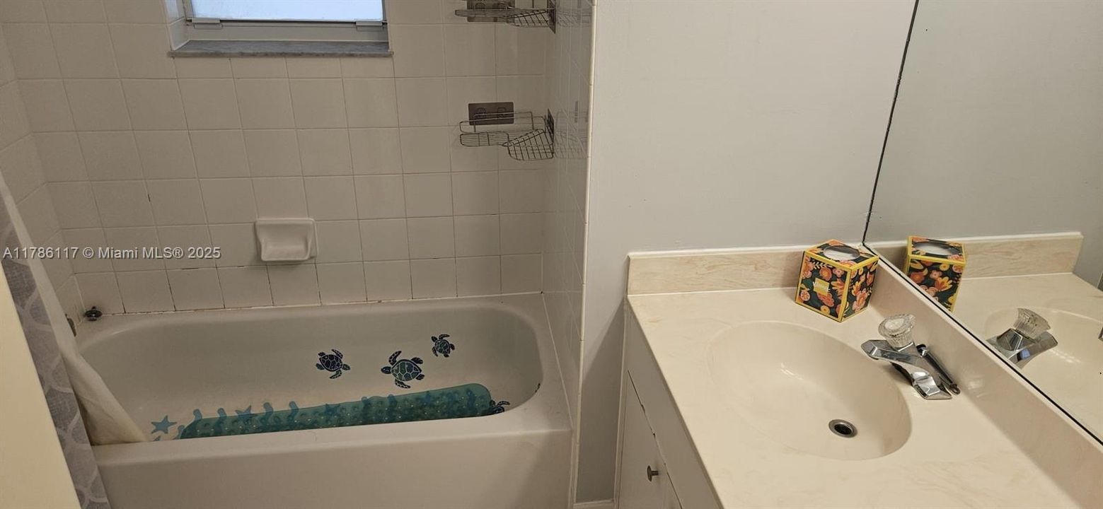 Recientemente alquilado: $4,200 (4 camas, 2 baños, 2310 Pies cuadrados)