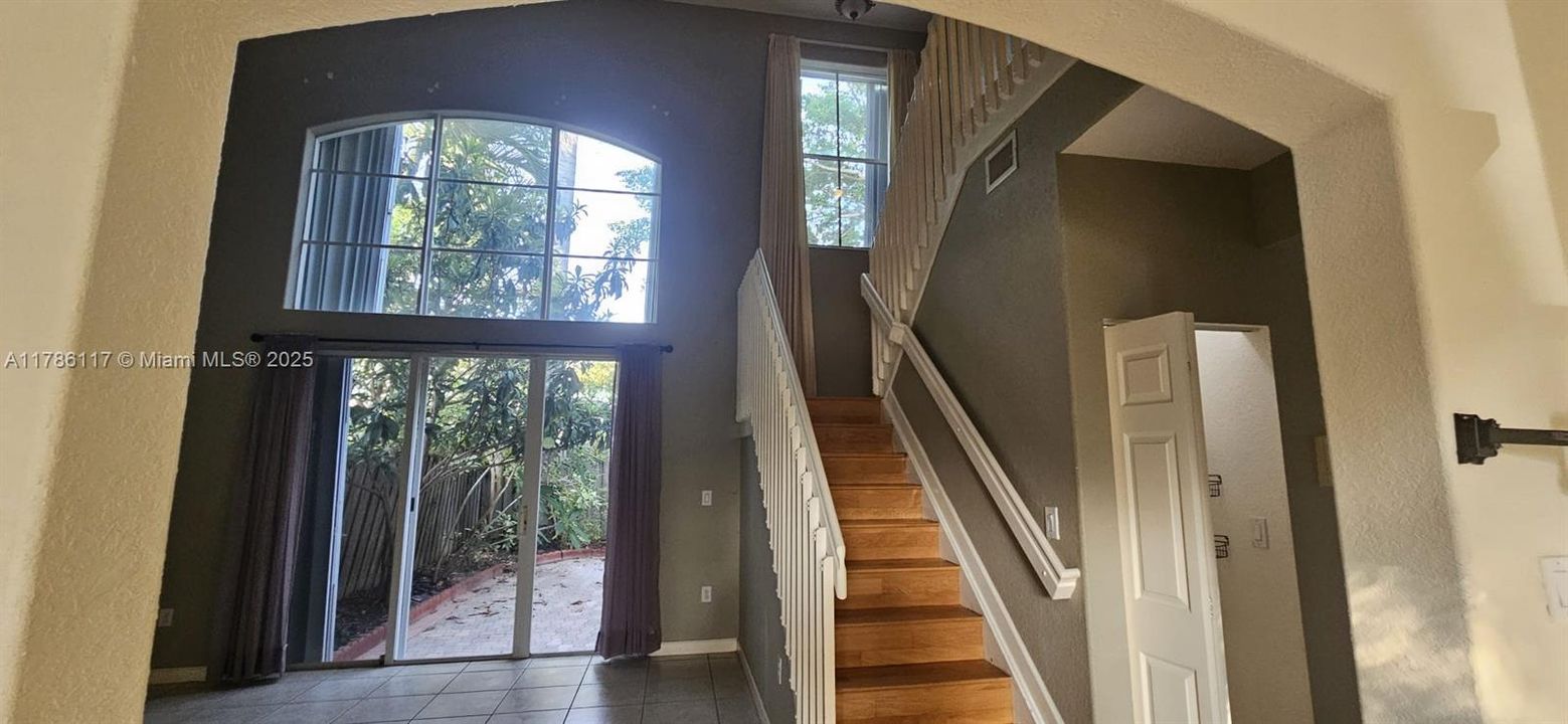 Recientemente alquilado: $4,200 (4 camas, 2 baños, 2310 Pies cuadrados)