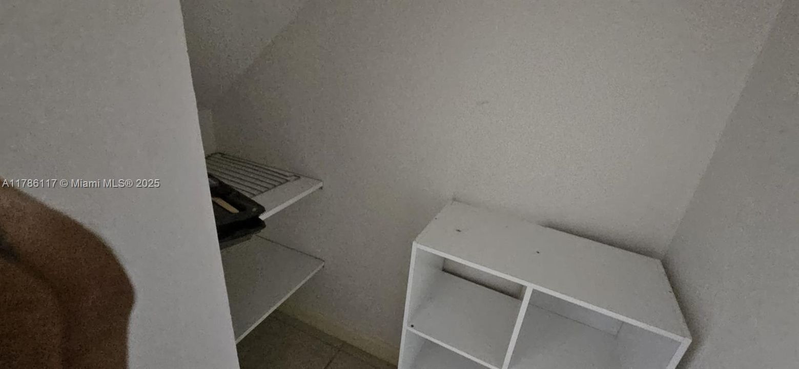 Recientemente alquilado: $4,200 (4 camas, 2 baños, 2310 Pies cuadrados)