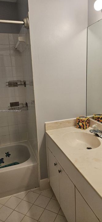 Recientemente alquilado: $4,200 (4 camas, 2 baños, 2310 Pies cuadrados)