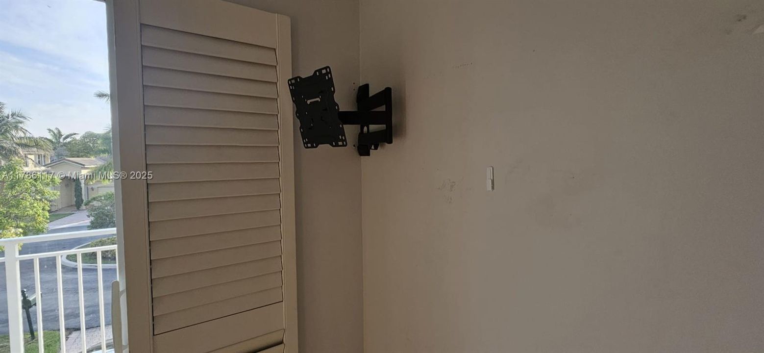 Recientemente alquilado: $4,200 (4 camas, 2 baños, 2310 Pies cuadrados)