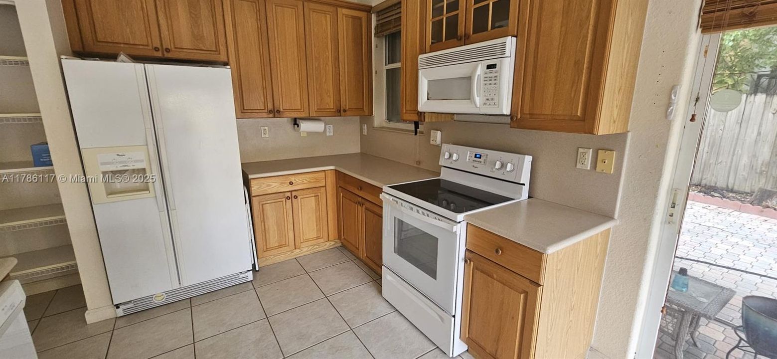 Recientemente alquilado: $4,200 (4 camas, 2 baños, 2310 Pies cuadrados)