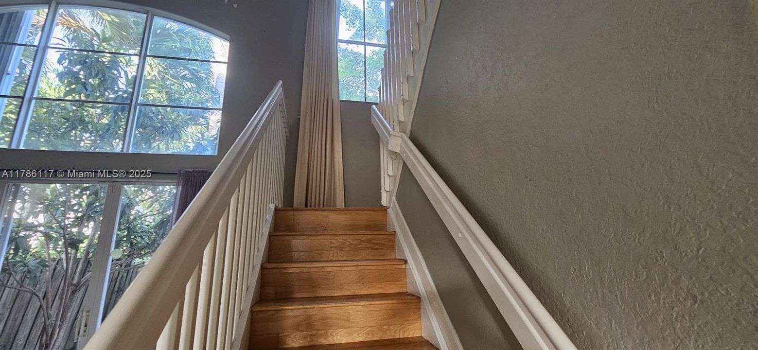 Recientemente alquilado: $4,200 (4 camas, 2 baños, 2310 Pies cuadrados)