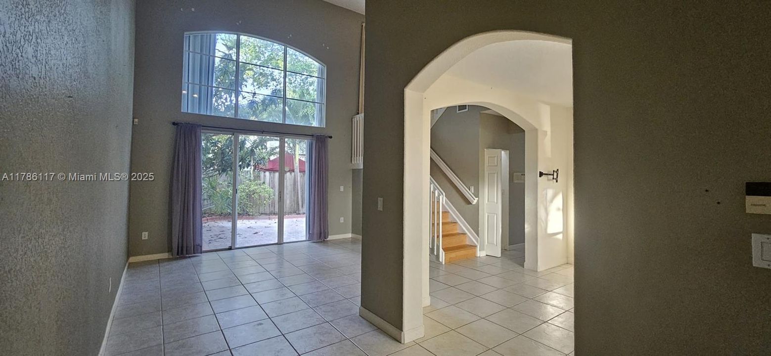 Recientemente alquilado: $4,200 (4 camas, 2 baños, 2310 Pies cuadrados)