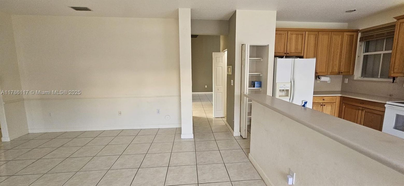 Recientemente alquilado: $4,200 (4 camas, 2 baños, 2310 Pies cuadrados)