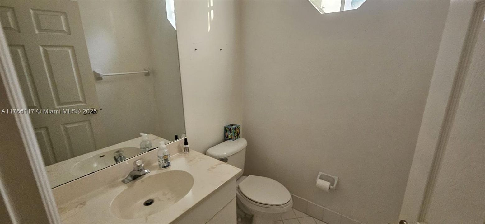 Recientemente alquilado: $4,200 (4 camas, 2 baños, 2310 Pies cuadrados)