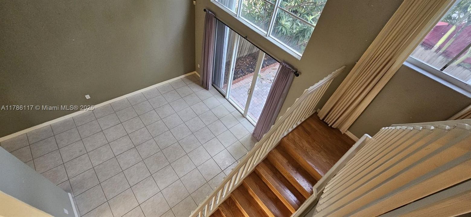 Recientemente alquilado: $4,200 (4 camas, 2 baños, 2310 Pies cuadrados)