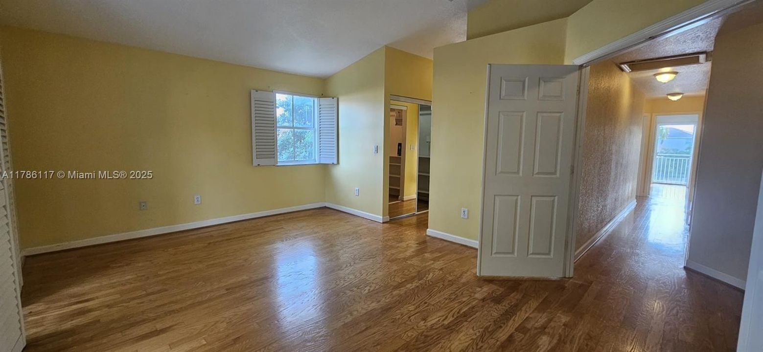 Recientemente alquilado: $4,200 (4 camas, 2 baños, 2310 Pies cuadrados)