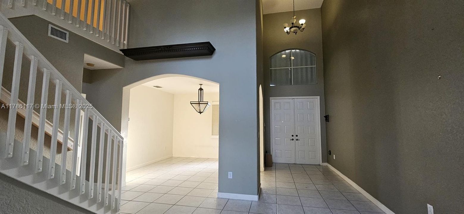 Recientemente alquilado: $4,200 (4 camas, 2 baños, 2310 Pies cuadrados)