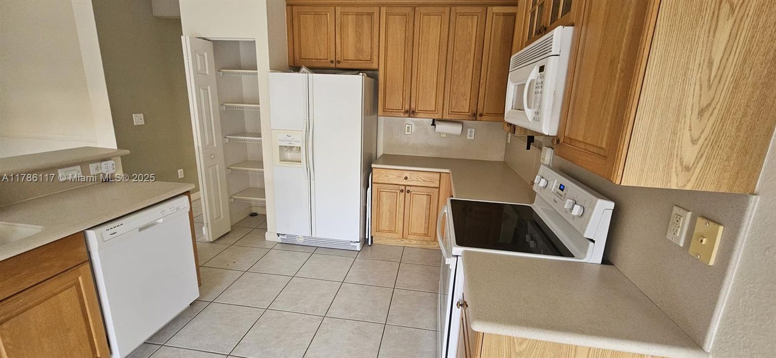 Recientemente alquilado: $4,200 (4 camas, 2 baños, 2310 Pies cuadrados)