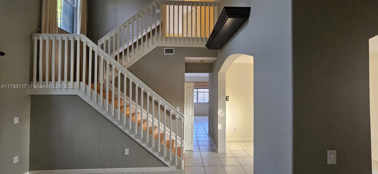 Recientemente alquilado: $4,200 (4 camas, 2 baños, 2310 Pies cuadrados)