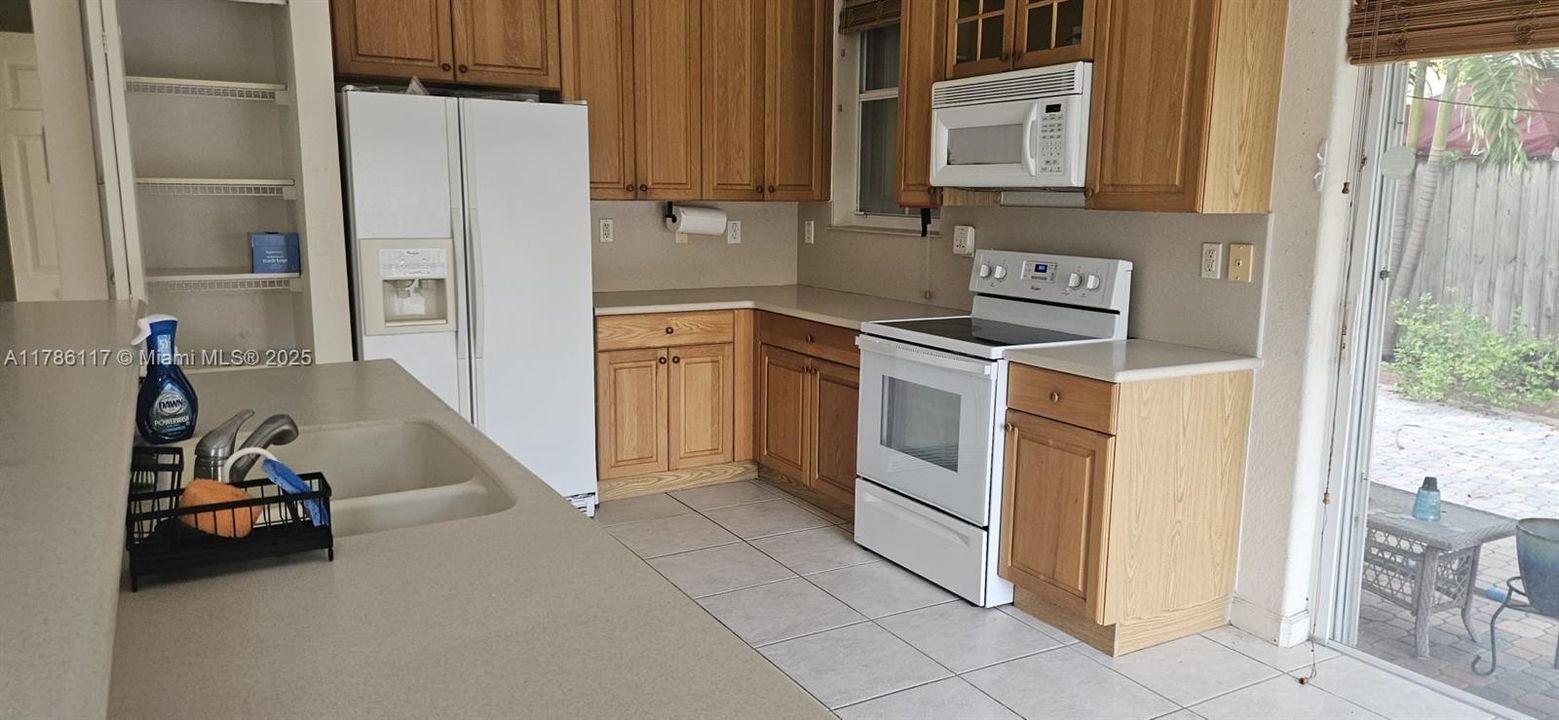 Recientemente alquilado: $4,200 (4 camas, 2 baños, 2310 Pies cuadrados)