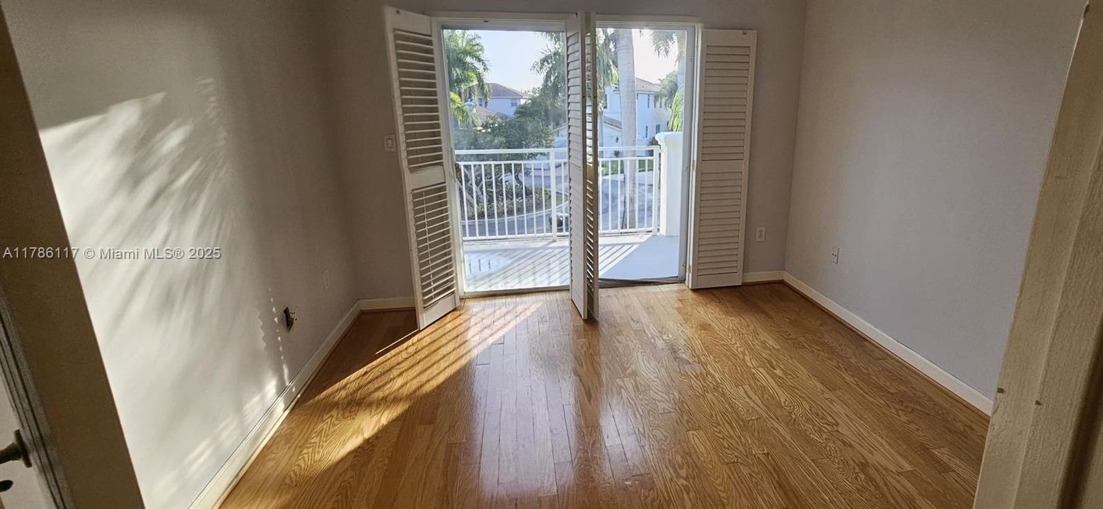 Recientemente alquilado: $4,200 (4 camas, 2 baños, 2310 Pies cuadrados)