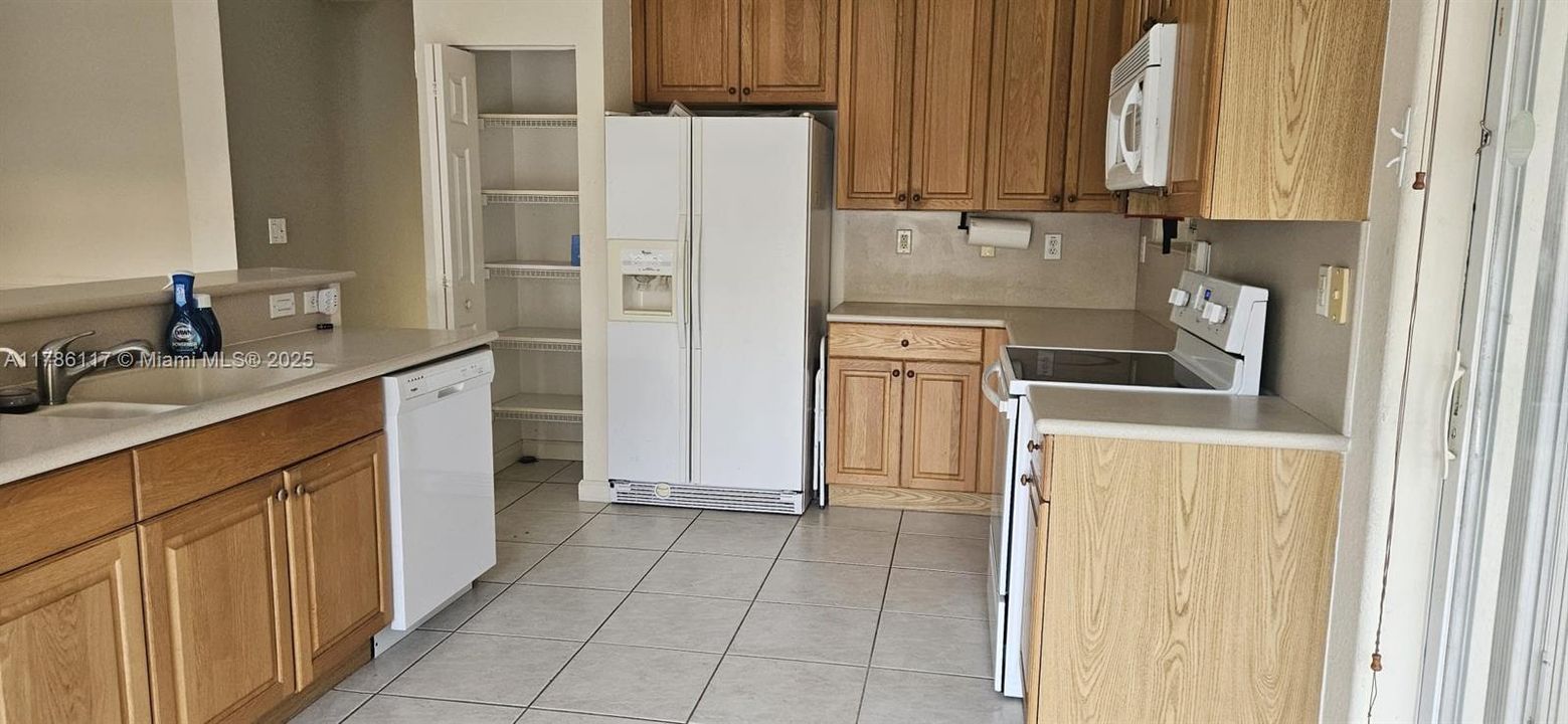 Recientemente alquilado: $4,200 (4 camas, 2 baños, 2310 Pies cuadrados)