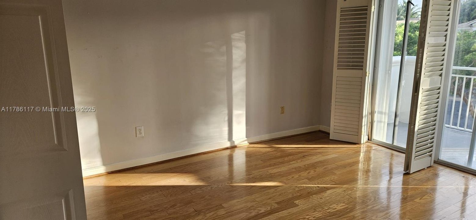 Recientemente alquilado: $4,200 (4 camas, 2 baños, 2310 Pies cuadrados)