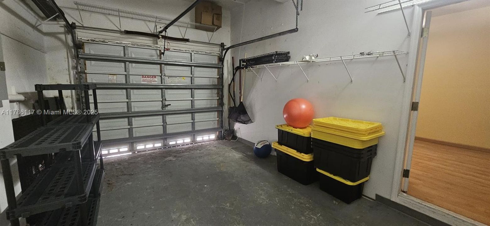 Recientemente alquilado: $4,200 (4 camas, 2 baños, 2310 Pies cuadrados)